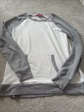 Cozy Two-Tone Pullover Sweater - Light Gray & White
